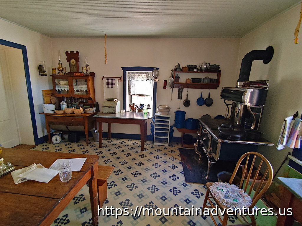 Lyndon B Johnson SP - Sauer-Beckmann Living Farm Kitchen