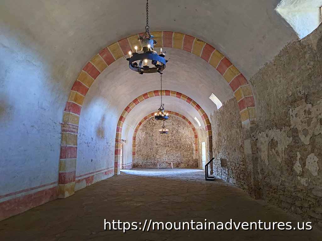 Arched room with windows and chandeliers